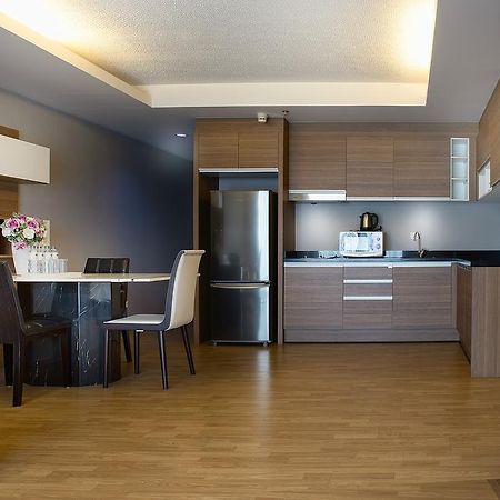 The Capital Resort @ Sukhumvit 50 バンコク都 エクステリア 写真 A modern kitchen